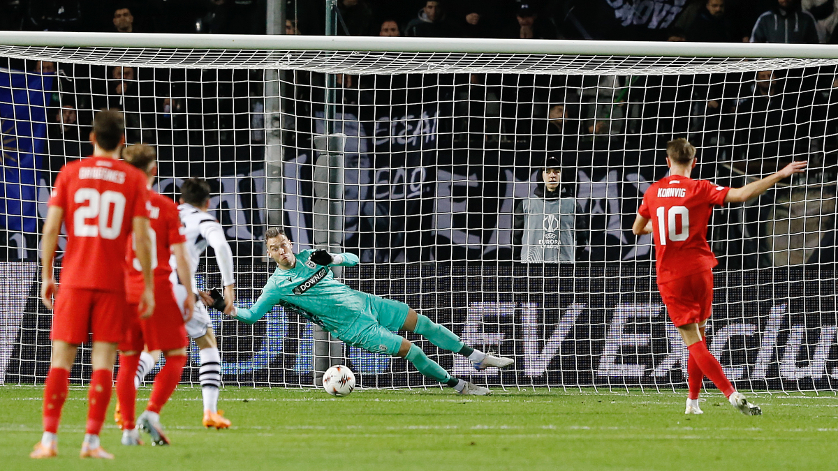 Παβλένκα: «Ήμουν σίγουρος ότι θα πιάσω το πέναλτι, είχαμε ευκαιρίες να “καθαρίσουμε” το παιχνίδι»