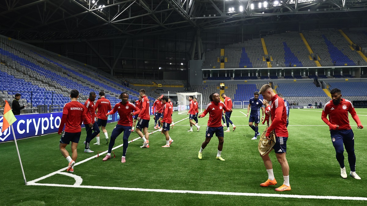 Το ertsports στην προπόνηση του Ολυμπιακού στην Αστάνα (vid)