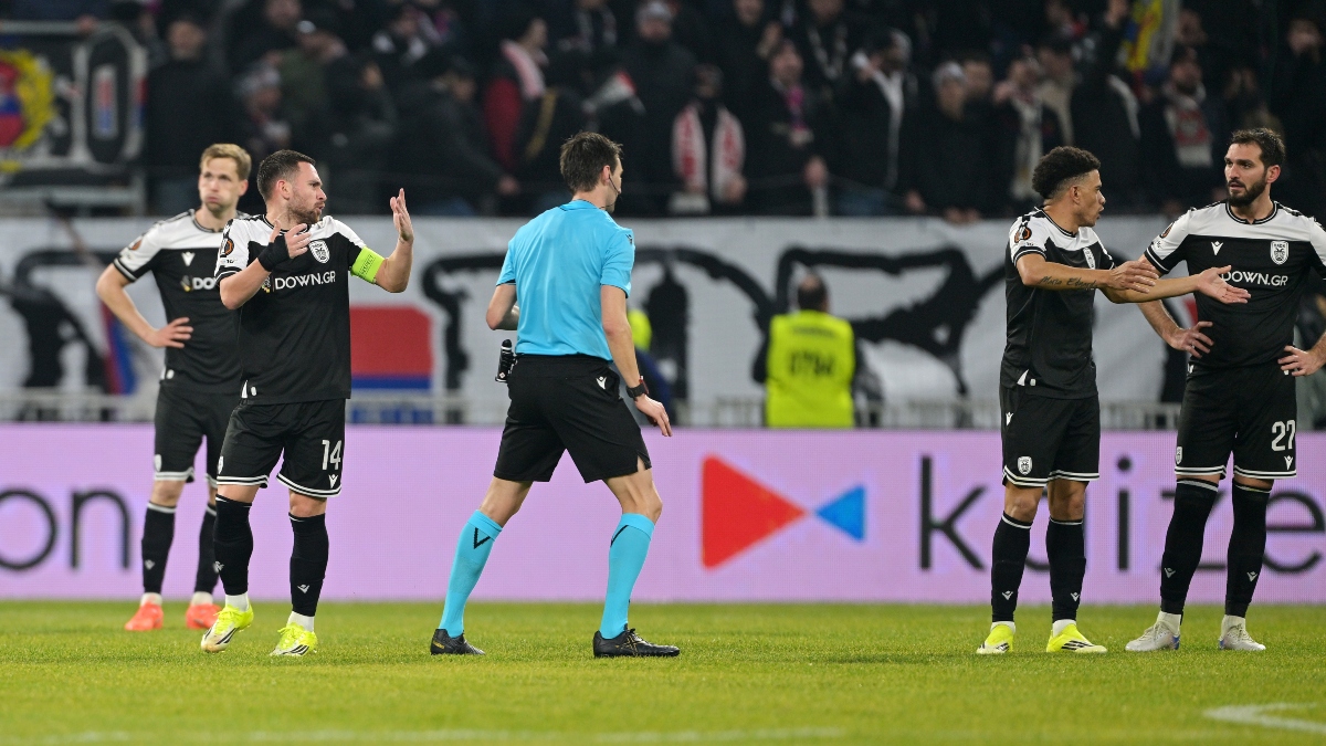 Πάλεψε με δέκα ο ΠΑΟΚ στη Γαλλία, αλλά λύγισε στο φινάλε