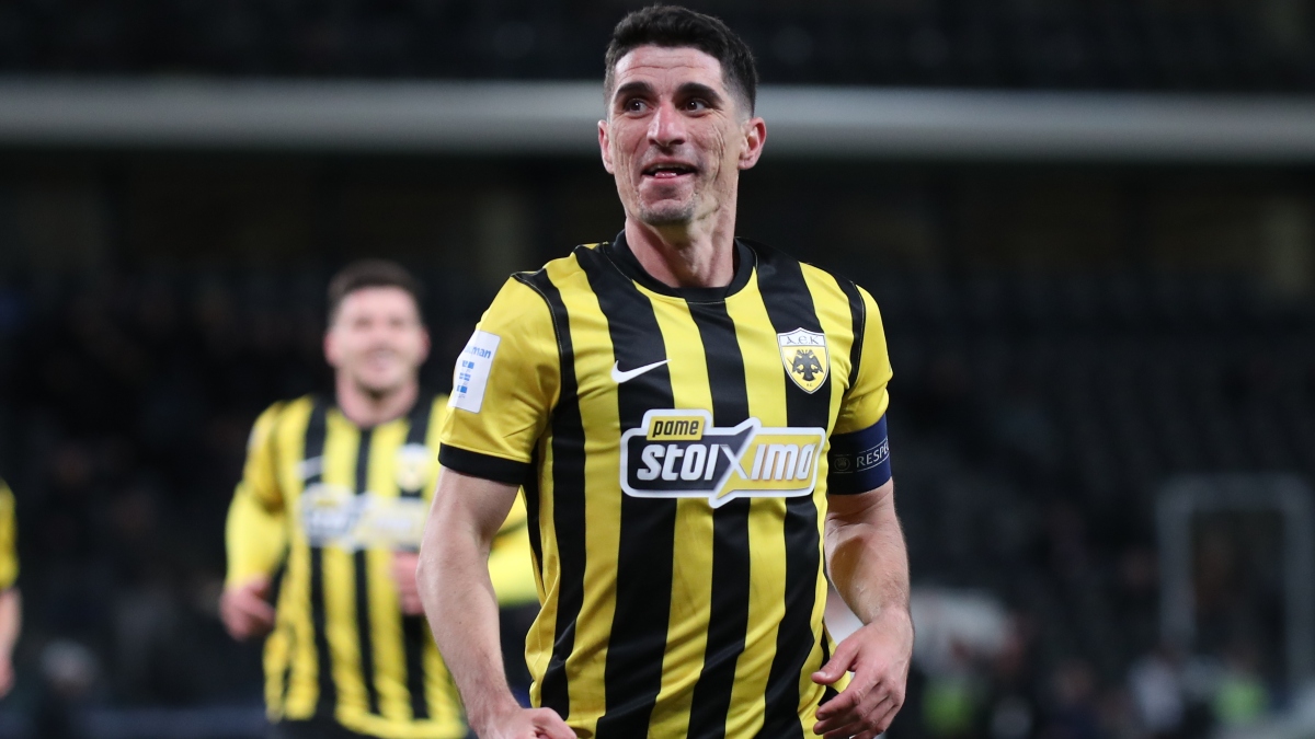 Ο Μάνταλος συνεχίζει να γράφει ιστορία με την ΑΕΚ