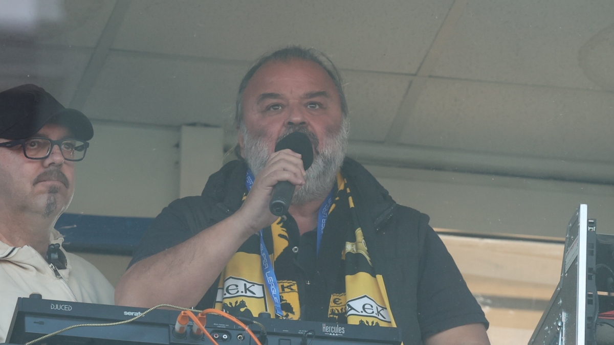 Ο Μάριος Ηλιόπουλος έστειλε μήνυμα στους φίλους της ΑΕΚ από τα μεγάφωνα του “Πανθεσσαλικού”