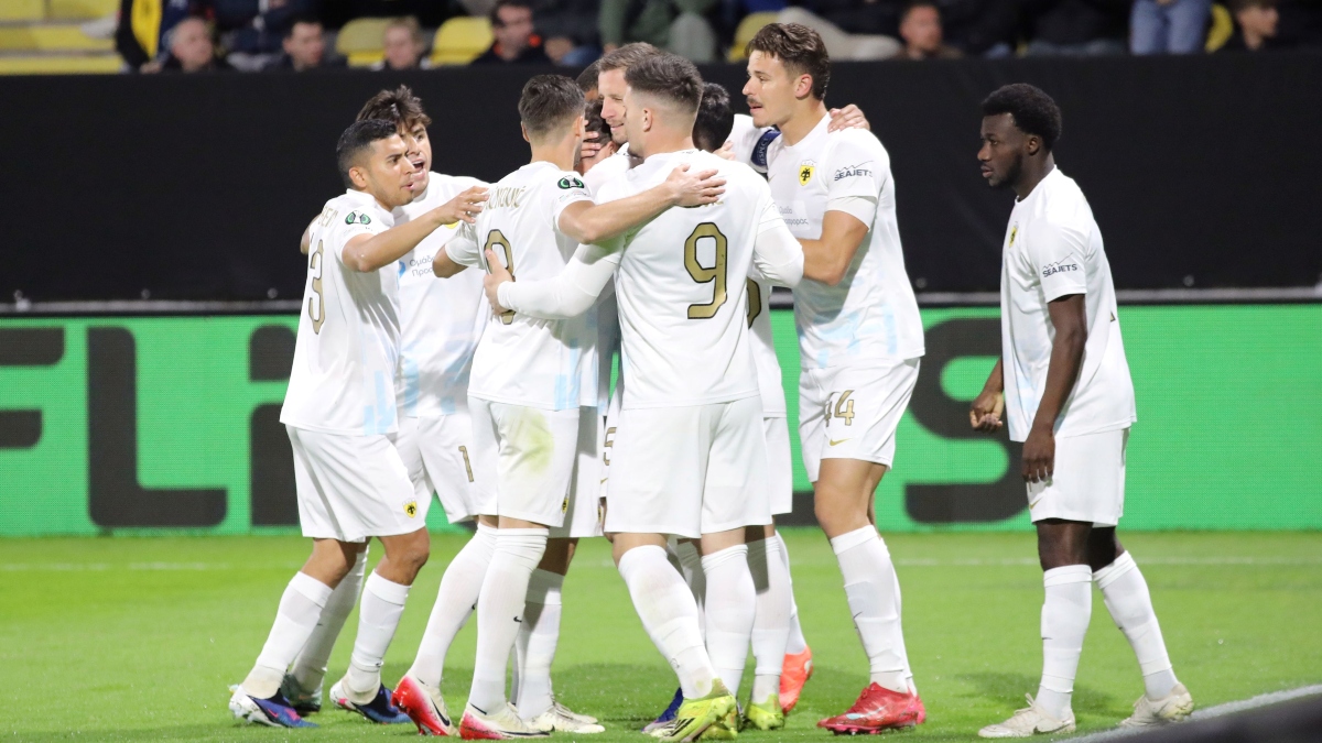 Σόου της ΑΕΚ στο Τσέλιε και αγκαλιά με τους “8”