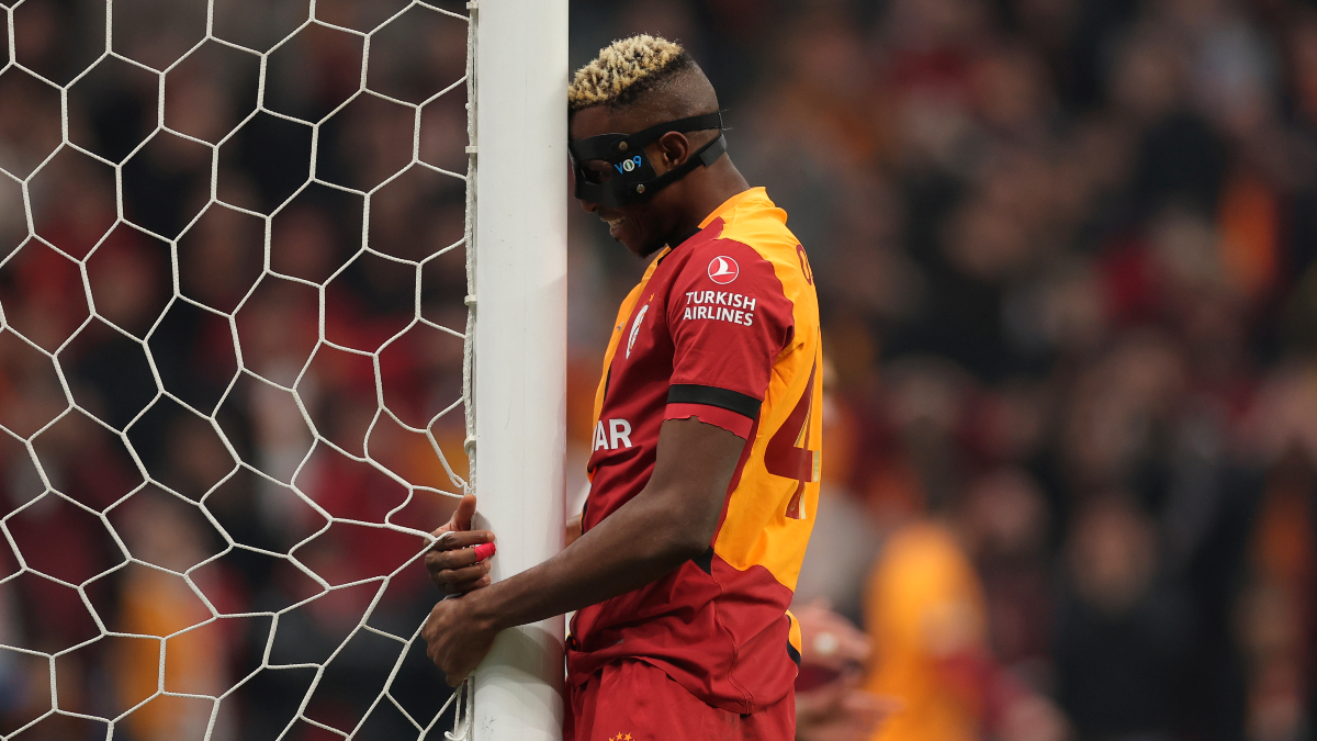 Φόβοι για κάταγμα του Όσιμεν, χειρουργείο ο Λανγκ