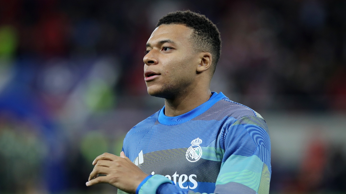 Διαψεύδει το λάθος στο γόνατο ο Εμπαπέ