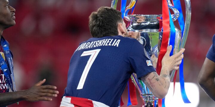 Η UEFA ανέδειξε τον Κβαρατσχέλια κορυφαίο παίκτη της σεζόν στο Champions League