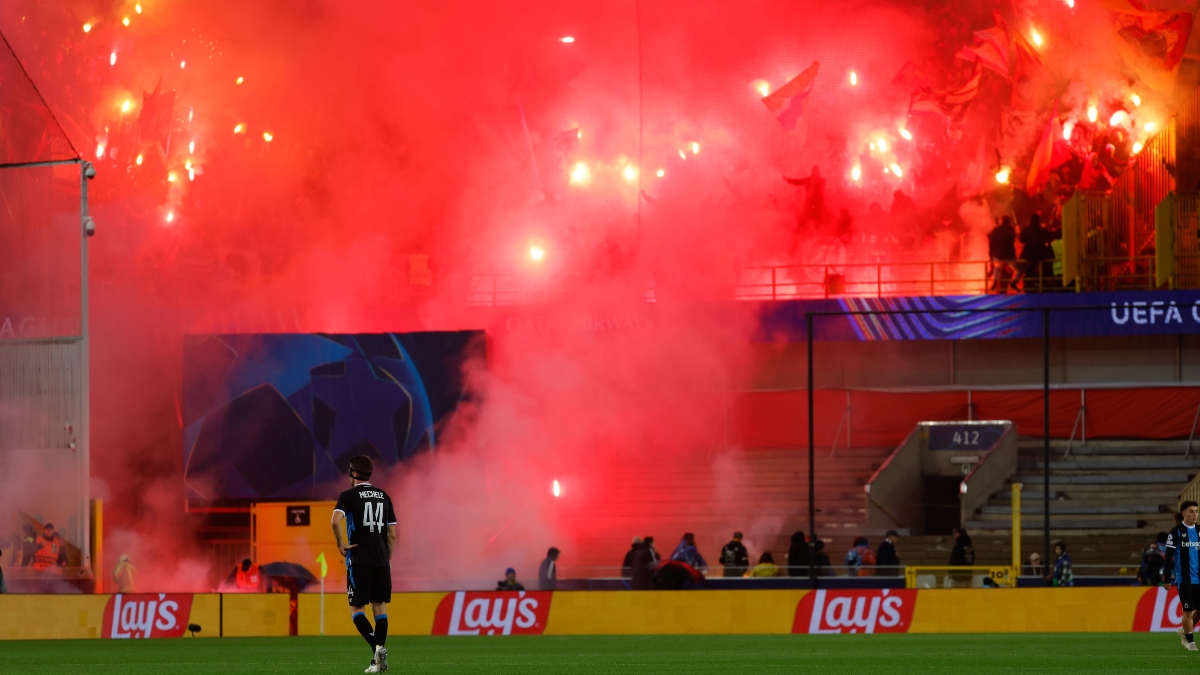 Λανς: Κίνδυνος τιμωρίας από την UEFA για τις φωτοβολίδες στο Μπριζ